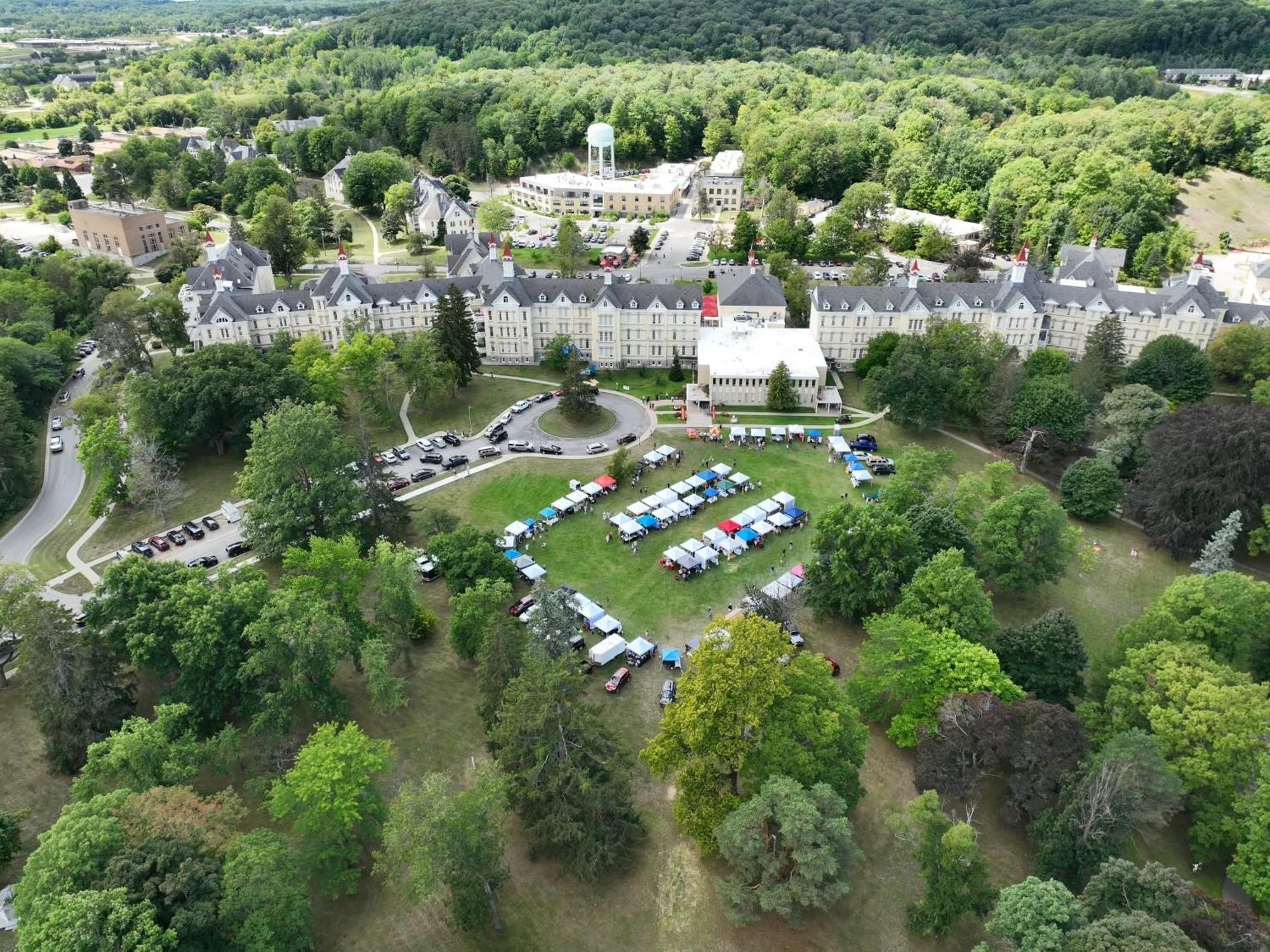 טראוורס סיטי Condo On State Hospital Grounds! מראה חיצוני תמונה